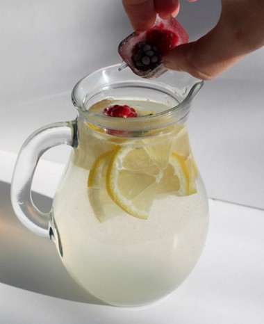 Домашний лимонад, рецепт с ягодным льдом